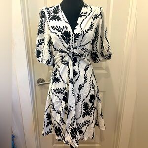 NWT White Closet Elements Elegant Black and White linen blend skater Dress- S